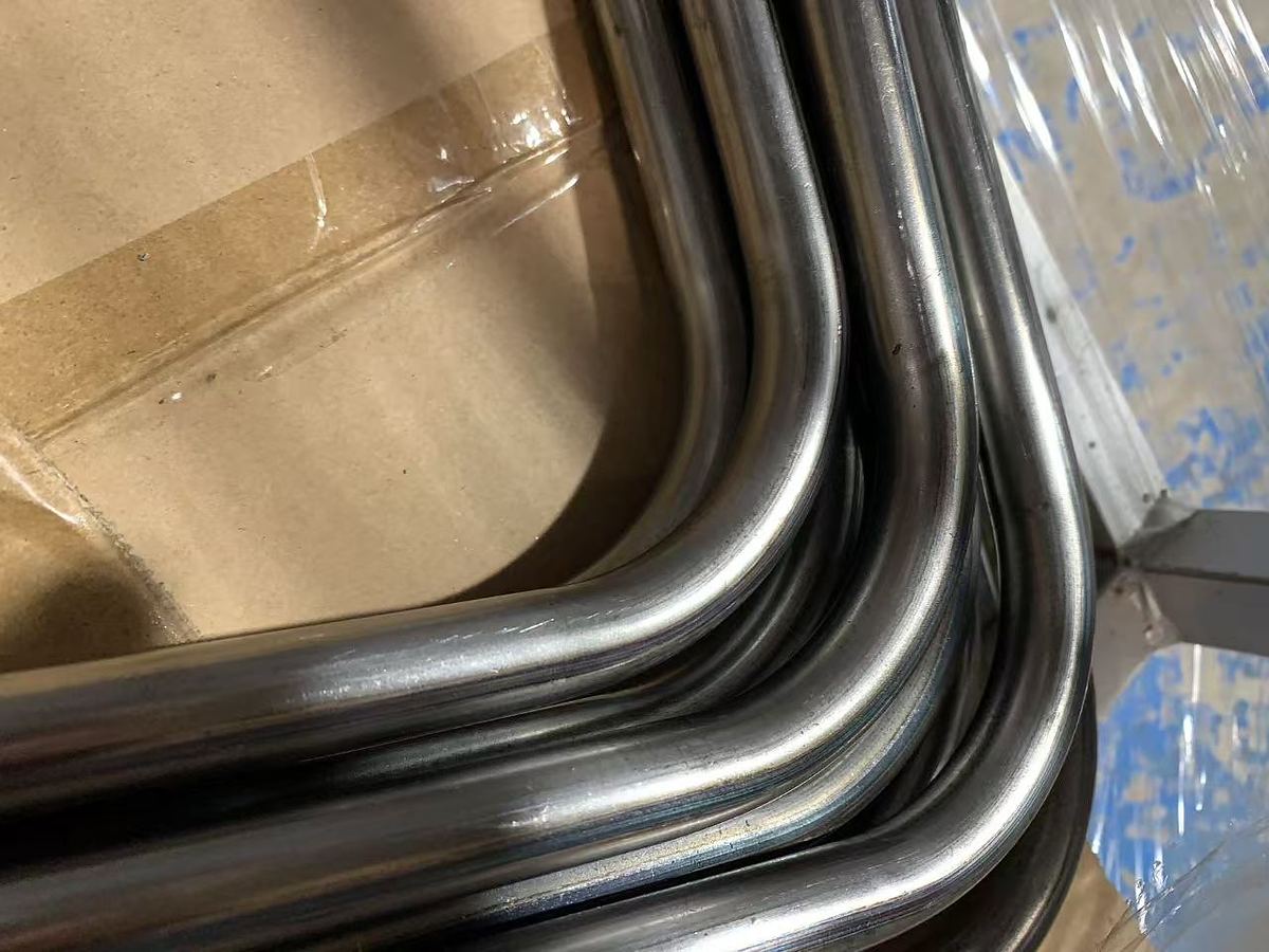 Nested stainless steel U-bends with a consistent bend radius