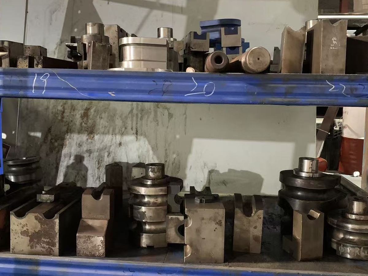 Racks of bend dies and clamps for tube from 4 to 150 mm
